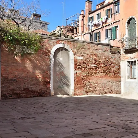 Cozy Near Rialto Bridge/ St.mark Square *